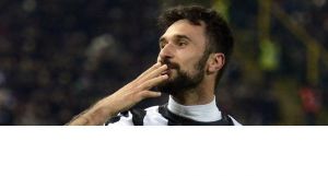 Vucinic le da 'calabazas' al Valencia C.F.