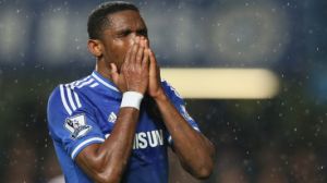 Samuel Eto´o roto por la muerte de su 'padre'.