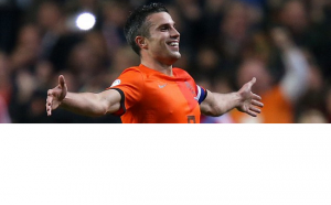 Van Persie enciende las alarmas en Holanda