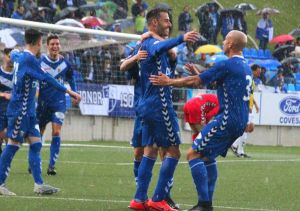 EL VALENCIANO NESTOR ALBIACH APROVECHA SU ESTANCIA EN EL BADALONA CF