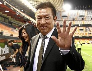 MENDES ORDENA Y PETER LIM SACA LA KATANA