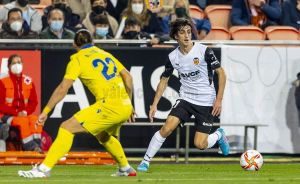 BRYAN GIL HACE VIBRAR A MESTALLA EN SU DEBUT