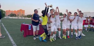 LA ESCUELA DE FÚTBOL CF CRACKS CAMPEÓN Y TROFEO MEJOR JUGADOR DEL TORNEO BARRIO LA LUZ-XIRIVELLA  