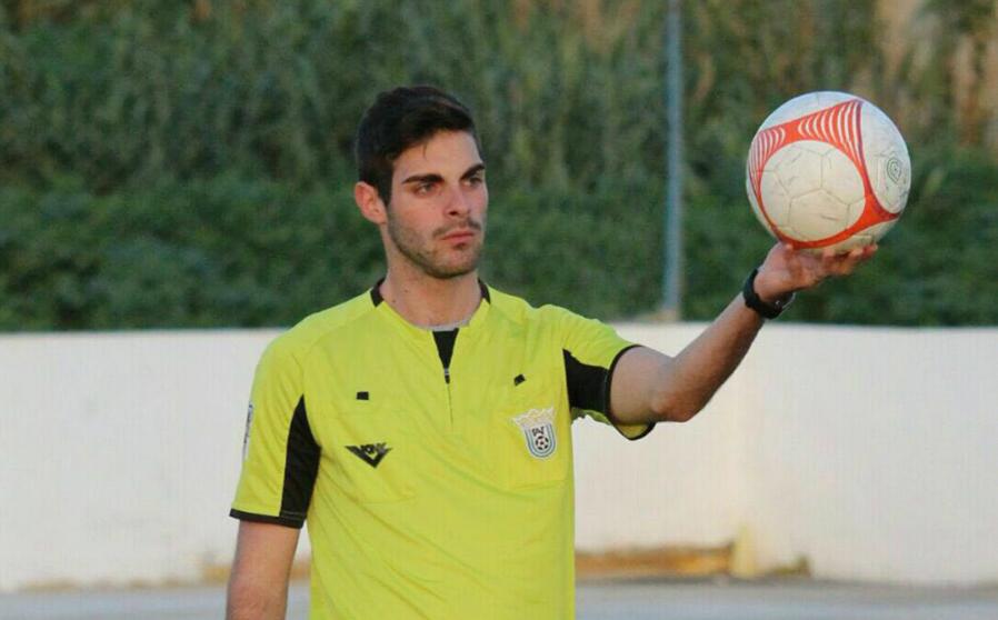 Diariogolsport.com - El arbitro que declaró su homosexualidad,recibe insultos y agresiones homofobas en un partido de cadetes.