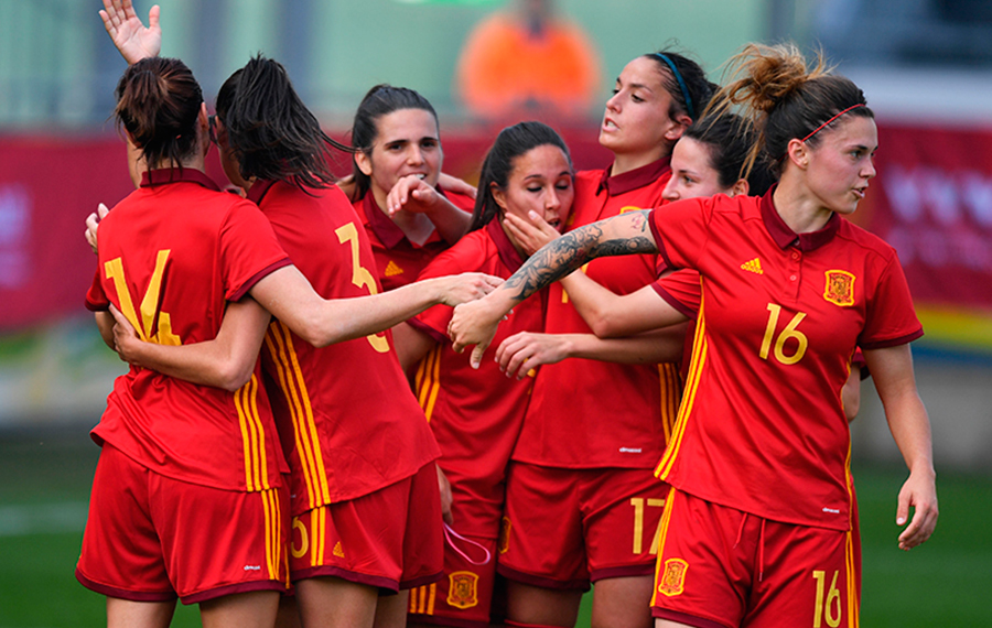 Diariogolsport.com - El fútbol valenciano destaca en la selección española absoluta femenina. 