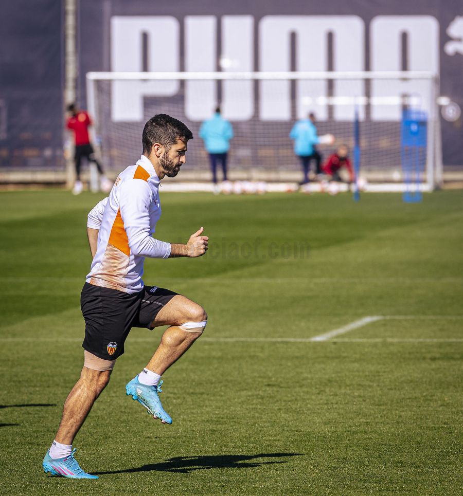 Diariogolsport.com - GAYÀ VUELVE A ENTRENAR CON EL GRUPO Y APUNTA PARA LA SEMIFINAL